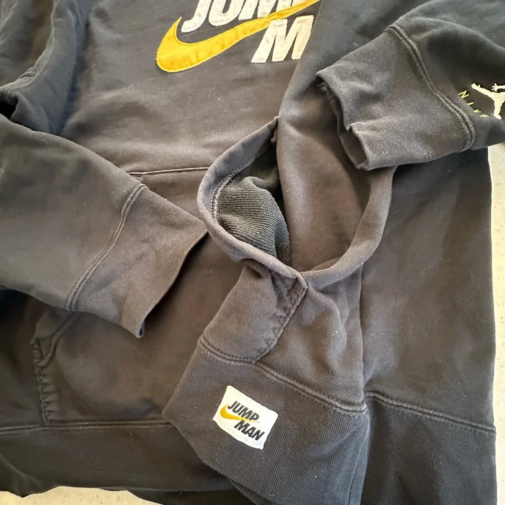 Nike Jordan Jump Man Black Sweatshirt. Men’s Large.